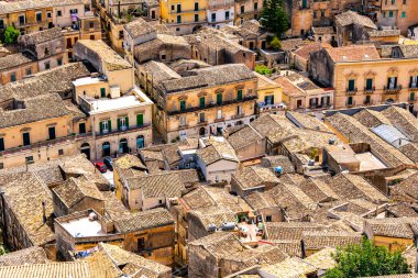 İtalya, Sicilya 'nın güneyindeki Val di Noto' da Modica 'nın mimarisi