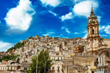 İtalya, Sicilya 'nın güneyindeki Val di Noto' da Modica 'nın mimarisi