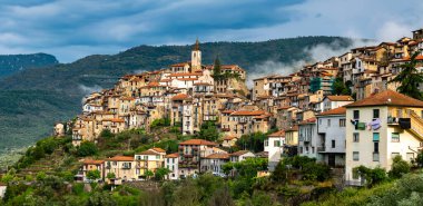 Imperia, Liguria, İtalya 'nın Obera ilindeki panoramik manzara
