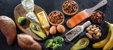 Sağlıklı cilt ve saçlar için besin takviyesi olarak önerilen biyotin açısından zengin gıda ürünleri