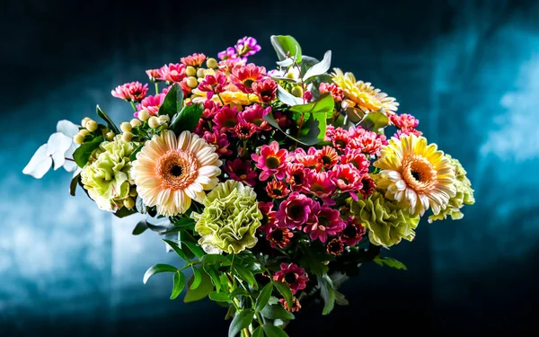 Composição Com Buquê Flores Recém Cortadas — Fotografia de Stock