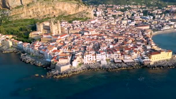 意大利西西里蒂伦尼海岸的Cefalu鸟瞰图 — 图库视频影像