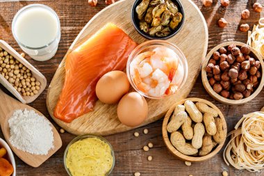 Yumurta, süt, soya, fındık, balık, deniz ürünleri, buğday unu, hardal, kurutulmuş kayısı ve kereviz de dahil olmak üzere genel gıda alerjisi olan bileşim.