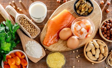 Yumurta, süt, soya, fındık, balık, deniz ürünleri, buğday unu, hardal, kurutulmuş kayısı ve kereviz de dahil olmak üzere genel gıda alerjisi olan bileşim.