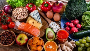 Genel sağlık durumunu iyileştirebilecek beslenme düzenini temsil eden gıda ürünleri