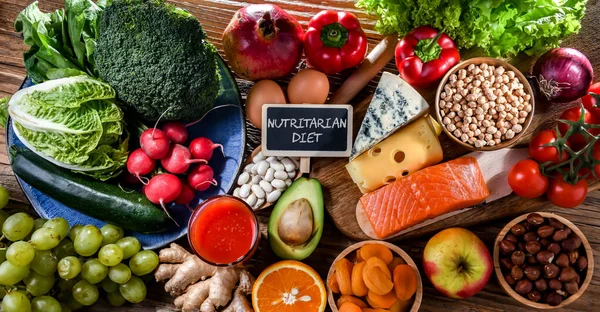 Nahrungsmittel Die Die Nährstoffreiche Ernährung Repräsentieren Und Den Allgemeinen Gesundheitszustand — Stockfoto