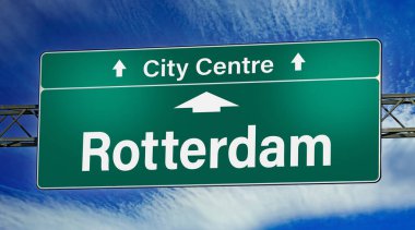 Rotterdam şehrine giden yolu gösteren tabela..