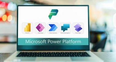 POZNAN, POL - MAR 21, 2023: Microsoft Power Platform aile ürünlerinin simgelerini gösteren dizüstü bilgisayar