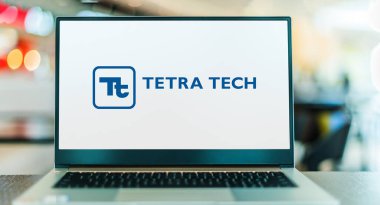 POZNAN, POL - 21 Şubat 2023: Tetra Tech 'in logosunu gösteren dizüstü bilgisayar, merkezi Pasadena, Kaliforniya, ABD' de bulunan bir danışmanlık ve mühendislik hizmetleri firması