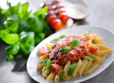 Makarna dilimli kompozisyon.