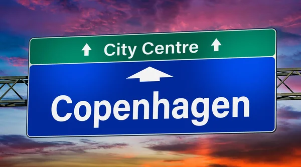 Señal Tráfico Que Indica Dirección Ciudad Copenhague —  Fotos de Stock