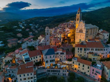 İtalya 'nın Liguria eyaletindeki İtalyan Rivierası üzerindeki Cervo köyünün hava manzarası