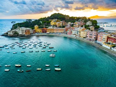 Sestri Levante 'deki Sessizlik Körfezi' nin havadan görünüşü, Liguria, İtalya