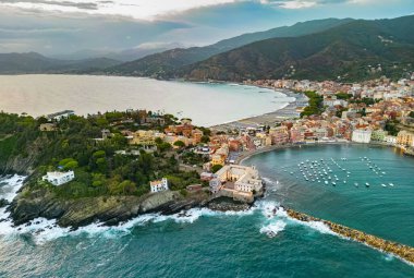 Sestri Levante 'deki Sessizlik Körfezi' nin havadan görünüşü, Liguria, İtalya