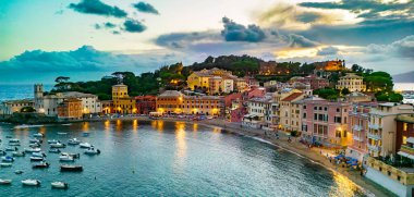 Sestri Levante 'deki Sessizlik Körfezi' nin havadan görünüşü, Liguria, İtalya