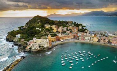 Sestri Levante 'deki Sessizlik Körfezi' nin havadan görünüşü, Liguria, İtalya