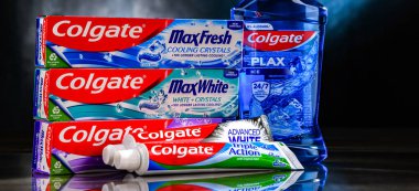 POZNAN, POL - 21 JUL 2023: Colgate diş macunları, Amerikalı tüketici ürünleri şirketi Colgate-Palmolive tarafından üretilen bir markadır.