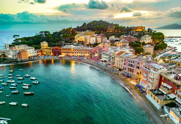 Sestri Levante 'deki Sessizlik Körfezi' nin havadan görünüşü, Liguria, İtalya