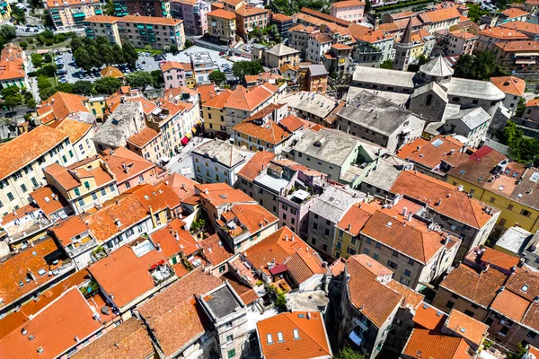 Finalborgo 'nun mimarisi, İtalya' nın Imperia, Liguria eyaletindeki İtalyan Rivierası Finale Ligure 'nin tarihi merkezi..