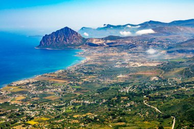 İtalya 'nın Sicilya eyaletindeki Erice Dağı' ndan panoramik manzara