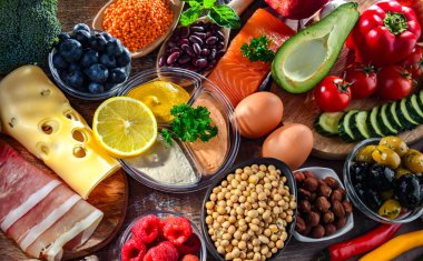 Ingredients of healthy diet that maintains or improves overall health status