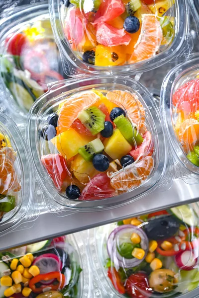 Plastic Boxes Pre Packaged Fruit Salads Put Sale Commercial Refrigerator — Stockfoto