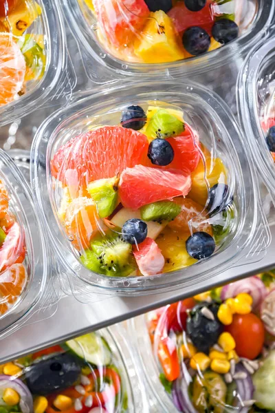 Plastic Boxes Pre Packaged Fruit Salads Put Sale Commercial Refrigerator —  Fotos de Stock