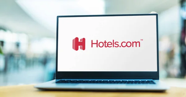 Poznan Pol Mayo 2021 Ordenador Portátil Que Muestra Logotipo Hotels — Foto de Stock