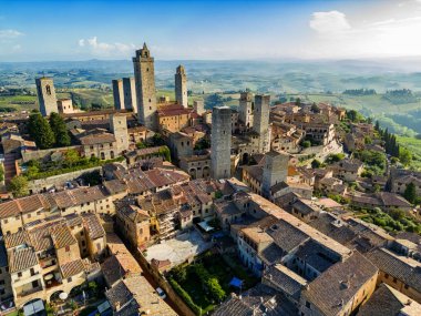 San Gimignano 'nun havadan görünüşü, Siena, Tuscany, Ital bölgesindeki bir ortaçağ tepe kasabası.
