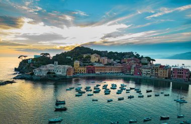 Sestri Levante 'deki Sessizlik Körfezi' nin havadan görünüşü, Liguria, İtalya