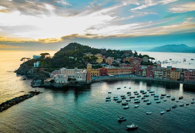 Sestri Levante 'deki Sessizlik Körfezi' nin havadan görünüşü, Liguria, İtalya