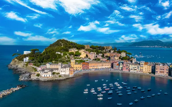 Sestri Levante 'deki Sessizlik Körfezi' nin havadan görünüşü, Liguria, İtalya