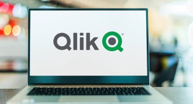 POZNAN, POL - DEC 28, 2022: Laptop computer displaying logo of Qlik, a business analytics platform founded in 1993 in Lund, Sweden