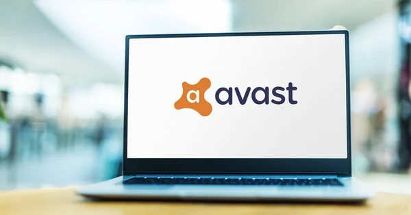 Poznan Pol Jun 2021 Bärbar Dator Med Logotyp För Avast — Stockfoto