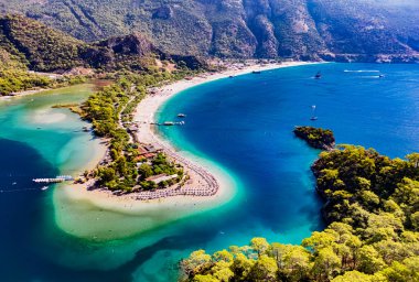 Mugla ilinin Fethiye ilçesine bağlı Oludeniz hava manzarası