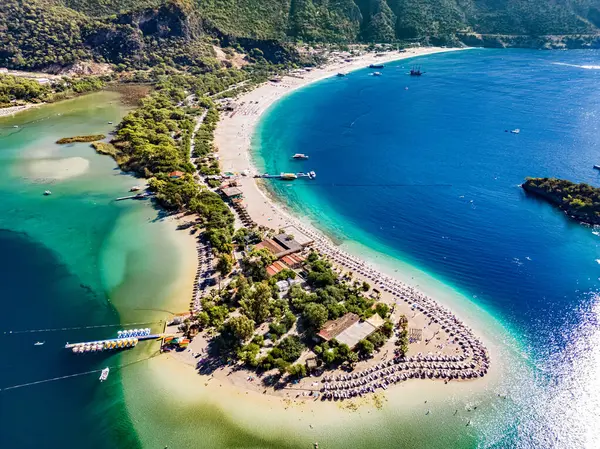 Mugla ilinin Fethiye ilçesine bağlı Oludeniz hava manzarası