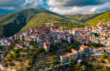 Apricale Imperia Eyaleti, Liguria, İtalya için görünümünü.