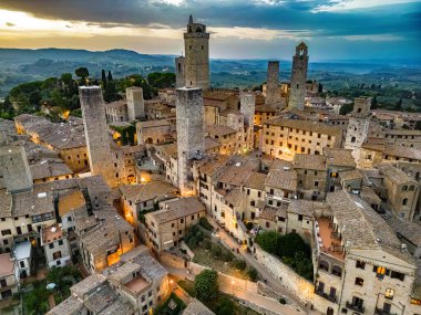 San Gimignano 'nun havadan görünüşü, Siena, Tuscany, Ital bölgesindeki bir ortaçağ tepe kasabası.