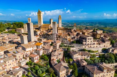 San Gimignano 'nun havadan görünüşü, Siena, Tuscany, Ital bölgesindeki bir ortaçağ tepe kasabası.