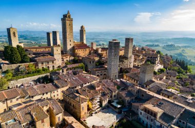 San Gimignano 'nun havadan görünüşü, Siena, Tuscany, Ital bölgesindeki bir ortaçağ tepe kasabası.