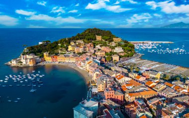 Sestri Levante 'deki Sessizlik Körfezi' nin havadan görünüşü, Liguria, İtalya