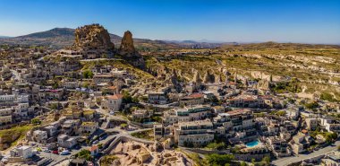 Kapadokya 'nın Nevsehir ilindeki Uchisar Şatosu manzarası.