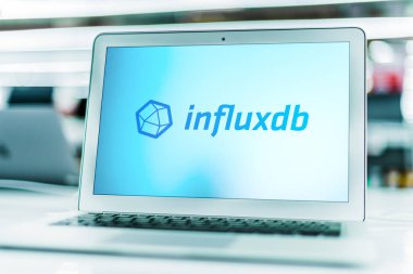 POZNAN, POL - MAR 15, 2021: InfluxDB, InfluxData tarafından geliştirilen bir açık kaynak zaman serisi veritabanı (TSDB), InfluxData