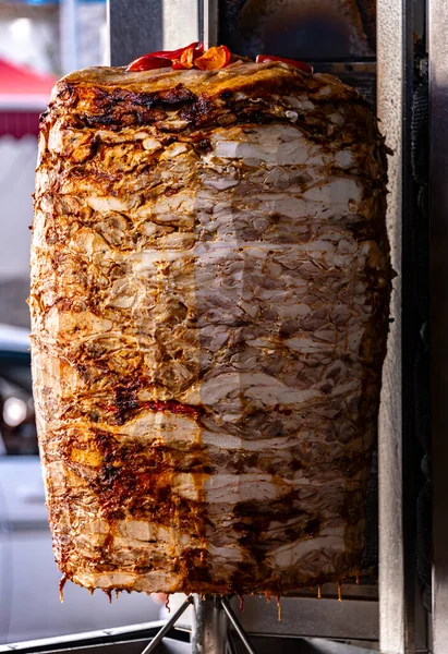Tradisjonell Donor Kebab Stekt Vertikal Rotisserie Tyrkisk Street Restaurant – stockfoto