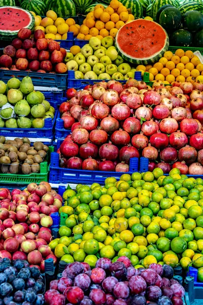 Verscheidenheid Aan Vers Fruit Dat Koop Wordt Aangeboden Straat — Stockfoto