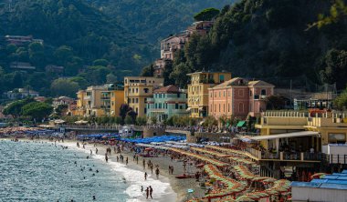 MONTEROSSO, ITA - 17 SEP 2023: Liguria, İtalya 'daki Monterosso al Mare manzarası