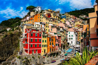 RIOMAGGIORE, ITA - 17 SEP 2023: Liguria, İtalya 'da Riomaggiore Mimarisi