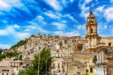 İtalya, Sicilya 'nın güneyindeki Val di Noto' da Modica 'nın mimarisi