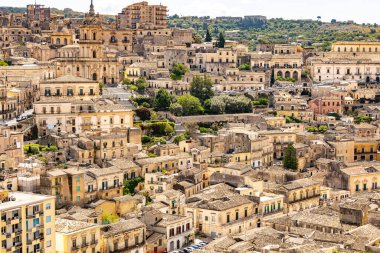 İtalya, Sicilya 'nın güneyindeki Val di Noto' da Modica 'nın mimarisi