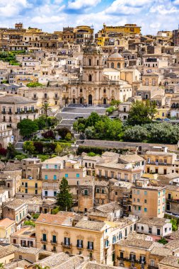 İtalya, Sicilya 'nın güneyindeki Val di Noto' da Modica 'nın mimarisi
